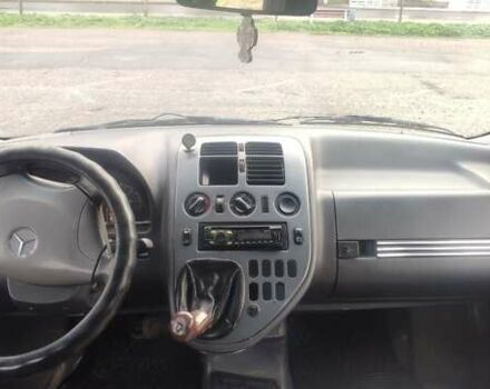 Белый Мерседес Вито, объемом двигателя 2.2 л и пробегом 350 тыс. км за 2550 $, фото 4 на Automoto.ua