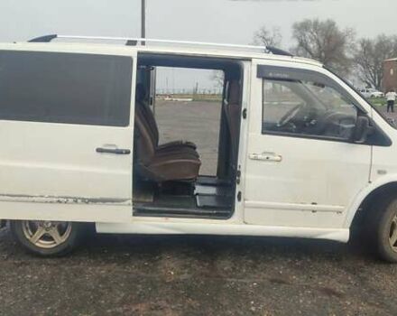 Белый Мерседес Вито, объемом двигателя 2.2 л и пробегом 350 тыс. км за 2550 $, фото 9 на Automoto.ua