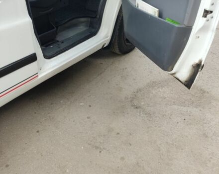 Мерседес Вито 2001 в Кривом Роге на Automoto.ua Белый Мерседес Вито, объемом двигателя 2.1 л и пробегом 400 тыс. км за 5999 $, фото 6 на Automoto.ua