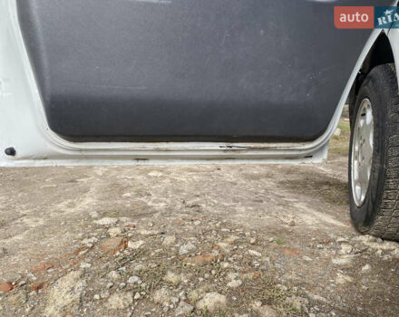 Белый Мерседес Вито, объемом двигателя 2.2 л и пробегом 380 тыс. км за 5300 $, фото 9 на Automoto.ua