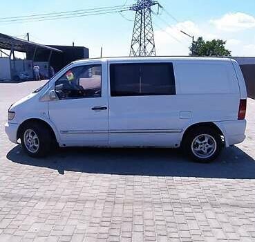 Белый Мерседес Вито, объемом двигателя 2.15 л и пробегом 550 тыс. км за 5000 $, фото 2 на Automoto.ua