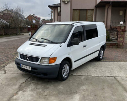 Белый Мерседес Вито, объемом двигателя 2.2 л и пробегом 480 тыс. км за 3500 $, фото 1 на Automoto.ua
