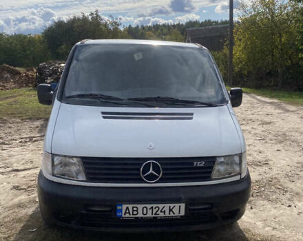 Белый Мерседес Вито, объемом двигателя 2.2 л и пробегом 380 тыс. км за 5300 $, фото 1 на Automoto.ua