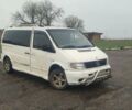 Белый Мерседес Вито, объемом двигателя 2.2 л и пробегом 350 тыс. км за 2550 $, фото 1 на Automoto.ua