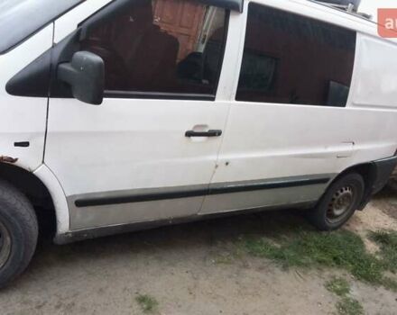 Белый Мерседес Вито, объемом двигателя 2.15 л и пробегом 300 тыс. км за 2100 $, фото 1 на Automoto.ua