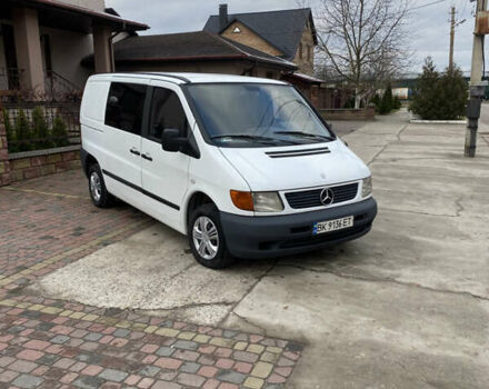 Белый Мерседес Вито, объемом двигателя 2.2 л и пробегом 480 тыс. км за 3500 $, фото 4 на Automoto.ua