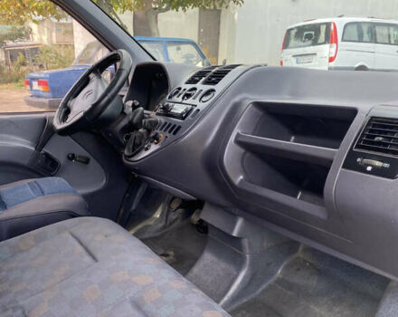 Белый Мерседес Вито, объемом двигателя 2.2 л и пробегом 380 тыс. км за 5300 $, фото 6 на Automoto.ua