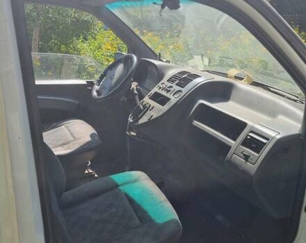 Белый Мерседес Вито, объемом двигателя 2.15 л и пробегом 443 тыс. км за 2900 $, фото 2 на Automoto.ua