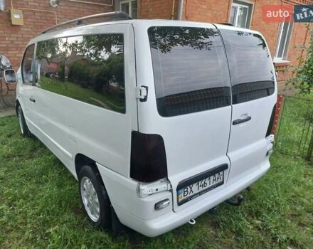 Белый Мерседес Вито, объемом двигателя 2.15 л и пробегом 320 тыс. км за 4700 $, фото 4 на Automoto.ua