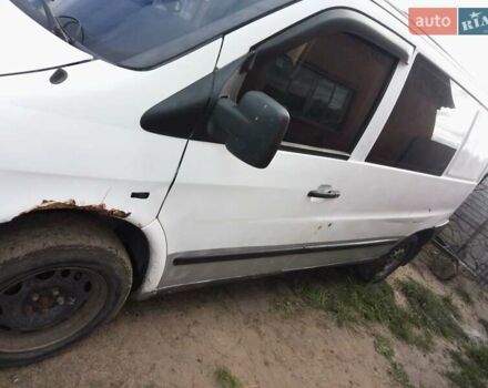 Белый Мерседес Вито, объемом двигателя 2.15 л и пробегом 300 тыс. км за 2100 $, фото 3 на Automoto.ua