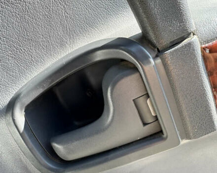 Белый Мерседес Вито, объемом двигателя 2.15 л и пробегом 301 тыс. км за 7300 $, фото 28 на Automoto.ua