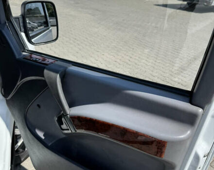 Белый Мерседес Вито, объемом двигателя 2.15 л и пробегом 302 тыс. км за 7400 $, фото 25 на Automoto.ua