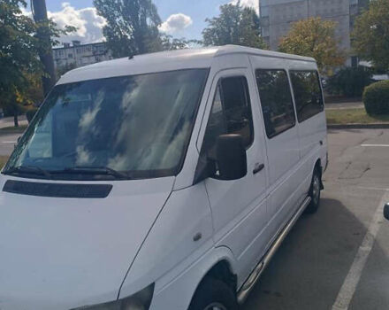 Белый Мерседес Вито, объемом двигателя 2.15 л и пробегом 700 тыс. км за 8200 $, фото 4 на Automoto.ua