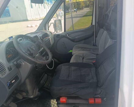 Белый Мерседес Вито, объемом двигателя 2.15 л и пробегом 700 тыс. км за 8200 $, фото 8 на Automoto.ua