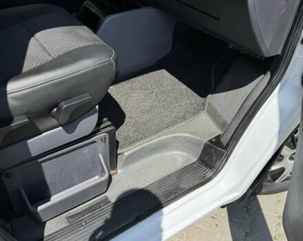 Белый Мерседес Вито, объемом двигателя 2.15 л и пробегом 301 тыс. км за 7300 $, фото 47 на Automoto.ua