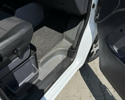 Белый Мерседес Вито, объемом двигателя 2.15 л и пробегом 302 тыс. км за 7400 $, фото 47 на Automoto.ua