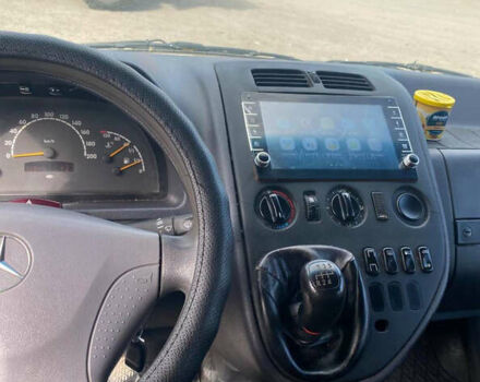 Белый Мерседес Вито, объемом двигателя 2.15 л и пробегом 329 тыс. км за 4300 $, фото 3 на Automoto.ua