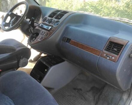 Белый Мерседес Вито, объемом двигателя 2.15 л и пробегом 315 тыс. км за 3800 $, фото 3 на Automoto.ua