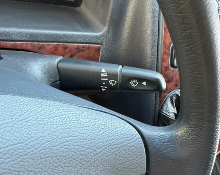 Белый Мерседес Вито, объемом двигателя 2.15 л и пробегом 301 тыс. км за 7300 $, фото 57 на Automoto.ua