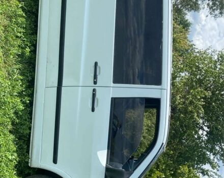 Белый Мерседес Вито, объемом двигателя 2.1 л и пробегом 400 тыс. км за 4300 $, фото 1 на Automoto.ua