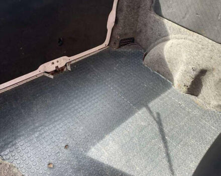 Белый Мерседес Вито, объемом двигателя 2.15 л и пробегом 329 тыс. км за 4300 $, фото 2 на Automoto.ua