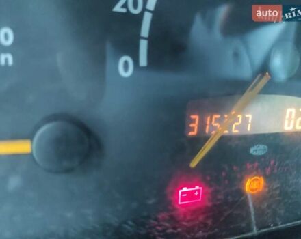 Белый Мерседес Вито, объемом двигателя 2.15 л и пробегом 315 тыс. км за 3800 $, фото 4 на Automoto.ua