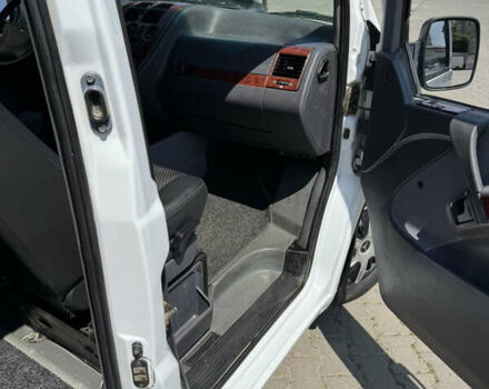 Белый Мерседес Вито, объемом двигателя 2.15 л и пробегом 302 тыс. км за 7400 $, фото 16 на Automoto.ua