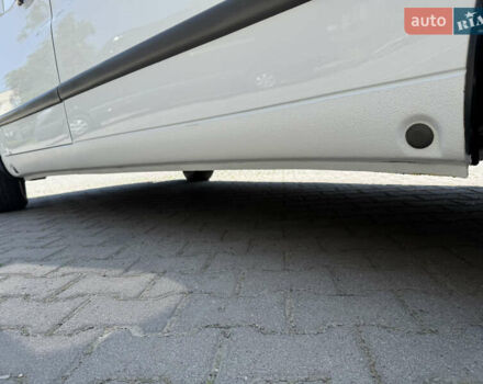 Белый Мерседес Вито, объемом двигателя 2.15 л и пробегом 301 тыс. км за 7300 $, фото 14 на Automoto.ua