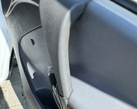 Белый Мерседес Вито, объемом двигателя 2.15 л и пробегом 302 тыс. км за 7400 $, фото 23 на Automoto.ua