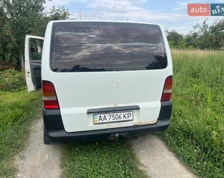 Белый Мерседес Вито, объемом двигателя 2.3 л и пробегом 390 тыс. км за 3300 $, фото 3 на Automoto.ua