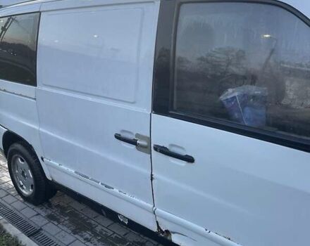 Белый Мерседес Вито, объемом двигателя 2.1 л и пробегом 450 тыс. км за 2000 $, фото 3 на Automoto.ua