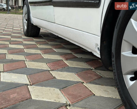 Белый Мерседес Вито, объемом двигателя 2.2 л и пробегом 401 тыс. км за 3300 $, фото 23 на Automoto.ua