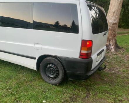 Белый Мерседес Вито, объемом двигателя 2.1 л и пробегом 422 тыс. км за 3600 $, фото 3 на Automoto.ua