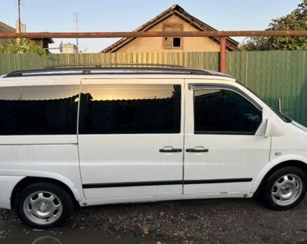 Белый Мерседес Вито, объемом двигателя 2.2 л и пробегом 387 тыс. км за 5500 $, фото 3 на Automoto.ua