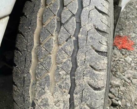 Белый Мерседес Вито, объемом двигателя 2.2 л и пробегом 350 тыс. км за 3700 $, фото 2 на Automoto.ua