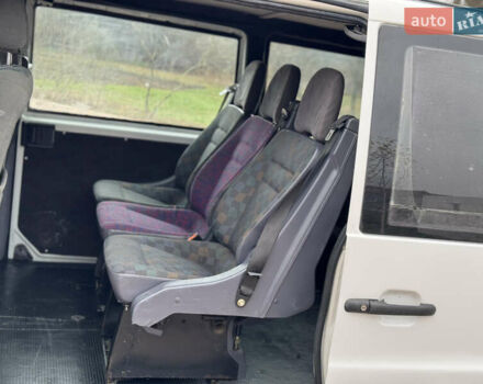 Белый Мерседес Вито, объемом двигателя 2.2 л и пробегом 401 тыс. км за 3300 $, фото 11 на Automoto.ua