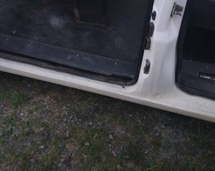 Белый Мерседес Вито, объемом двигателя 2.15 л и пробегом 400 тыс. км за 3200 $, фото 2 на Automoto.ua