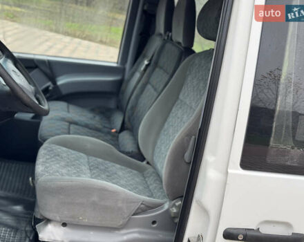 Белый Мерседес Вито, объемом двигателя 2.2 л и пробегом 401 тыс. км за 3300 $, фото 7 на Automoto.ua