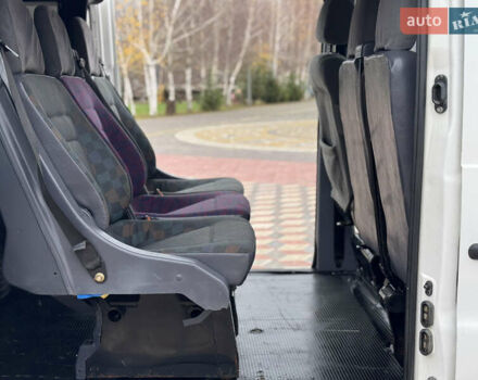 Белый Мерседес Вито, объемом двигателя 2.2 л и пробегом 401 тыс. км за 3300 $, фото 9 на Automoto.ua