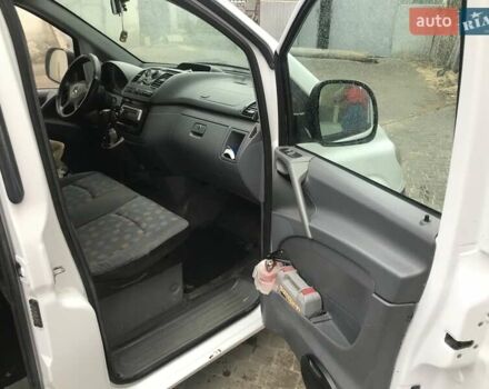 Белый Мерседес Вито, объемом двигателя 2.2 л и пробегом 340 тыс. км за 7500 $, фото 7 на Automoto.ua