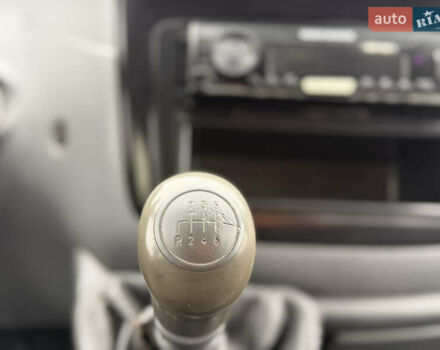 Белый Мерседес Вито, объемом двигателя 2.15 л и пробегом 350 тыс. км за 5400 $, фото 44 на Automoto.ua