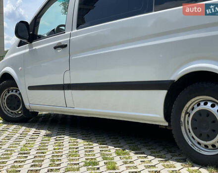 Белый Мерседес Вито, объемом двигателя 2.15 л и пробегом 440 тыс. км за 7200 $, фото 2 на Automoto.ua
