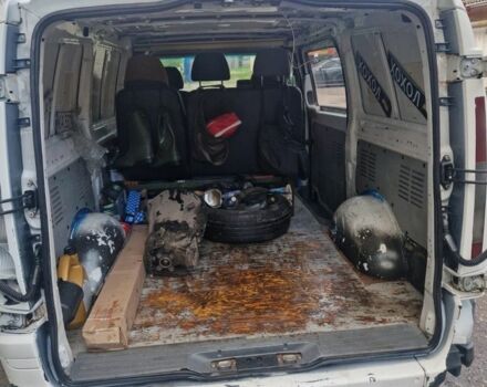 Білий Мерседес Віто, об'ємом двигуна 2.1 л та пробігом 400 тис. км за 3500 $, фото 5 на Automoto.ua