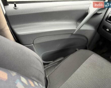 Білий Мерседес Віто, об'ємом двигуна 2.15 л та пробігом 350 тис. км за 4900 $, фото 48 на Automoto.ua