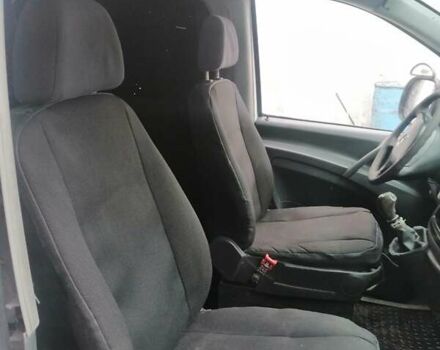 Белый Мерседес Вито, объемом двигателя 2.2 л и пробегом 200 тыс. км за 5300 $, фото 6 на Automoto.ua