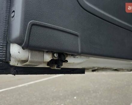 Білий Мерседес Віто, об'ємом двигуна 2.15 л та пробігом 309 тис. км за 7499 $, фото 23 на Automoto.ua