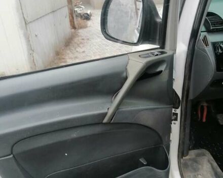 Белый Мерседес Вито, объемом двигателя 2.2 л и пробегом 200 тыс. км за 5300 $, фото 8 на Automoto.ua