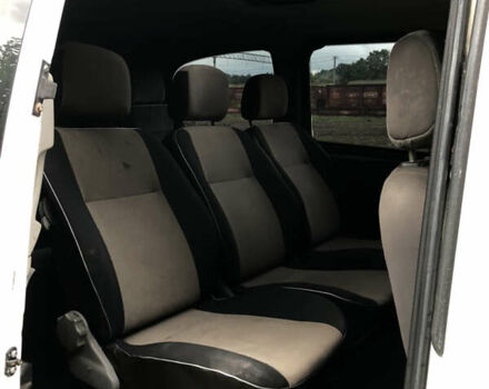 Белый Мерседес Вито, объемом двигателя 2.15 л и пробегом 295 тыс. км за 5500 $, фото 5 на Automoto.ua