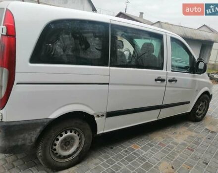 Белый Мерседес Вито, объемом двигателя 2.2 л и пробегом 200 тыс. км за 5300 $, фото 2 на Automoto.ua
