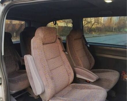 Белый Мерседес Вито, объемом двигателя 0 л и пробегом 340 тыс. км за 8300 $, фото 4 на Automoto.ua